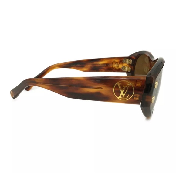 Authentic Louis Vuitton LV Sunglasses Small no scratch in very good condition. 💝 - Picture 3 of 7